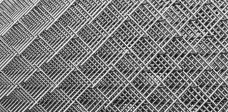 Czy dotknięcie siatki włosami to błąd?