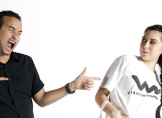 Czym się różni t-shirt od koszulki?