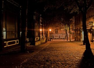 W jakich koszulkach gra Anglia?