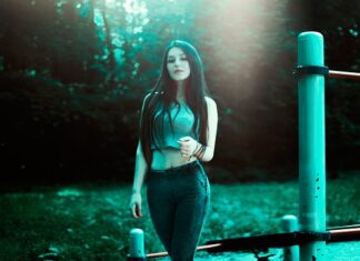 Jak nosić jeansy Flare?