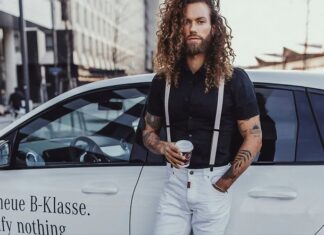 Czy podwiązka na ślub musi być niebieska?