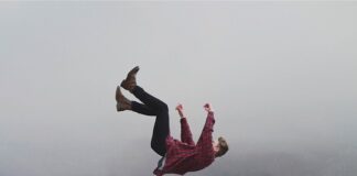 Czy mężczyzna może założyć koszulę z krótkim rękawem pod marynarkę? Czy mężczyzna może założyć koszulę z krótkim rękawem pod marynarkę?