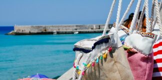 Jak wiązać chustę na włosy? Jak wiązać chustę na włosy?