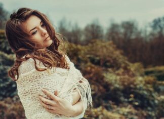 Jaka fryzura pod czapkę z daszkiem?