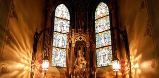 Kiedy świeci się dewocjonalia? Kiedy świeci się dewocjonalia?