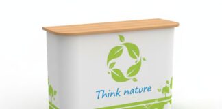 Trybunka reklamowa jako narzędzie do storytellingu marki na stoisku targowym trybunka